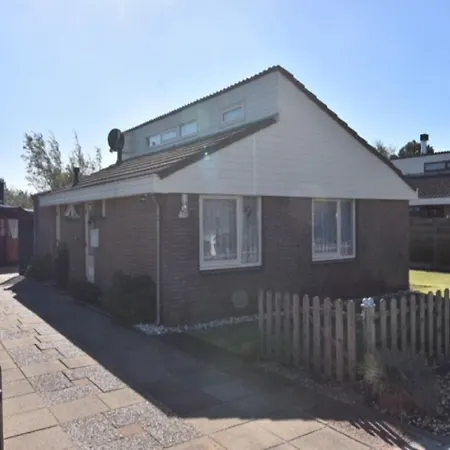 Splendid Holiday Bungalow At The Edge Of Casa vacanze Egmond aan den Hoef