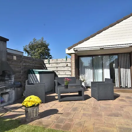 Splendid Holiday Bungalow At The Edge Of